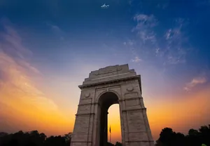 India Gate on an evening.jpg