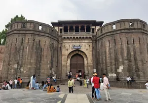 Shaniwar Wada Main Gate 01.jpg